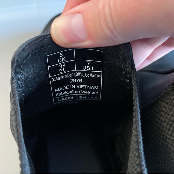 Dr. Martens 2976 Chelsea Boots Women Size 7 Black Smooth Leather NEW - Picture 5 of 7